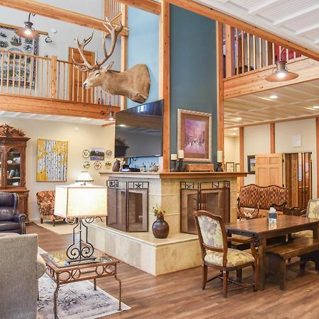 River Lyric Lodge - Formerly Double Dog Red River Εξωτερικό φωτογραφία