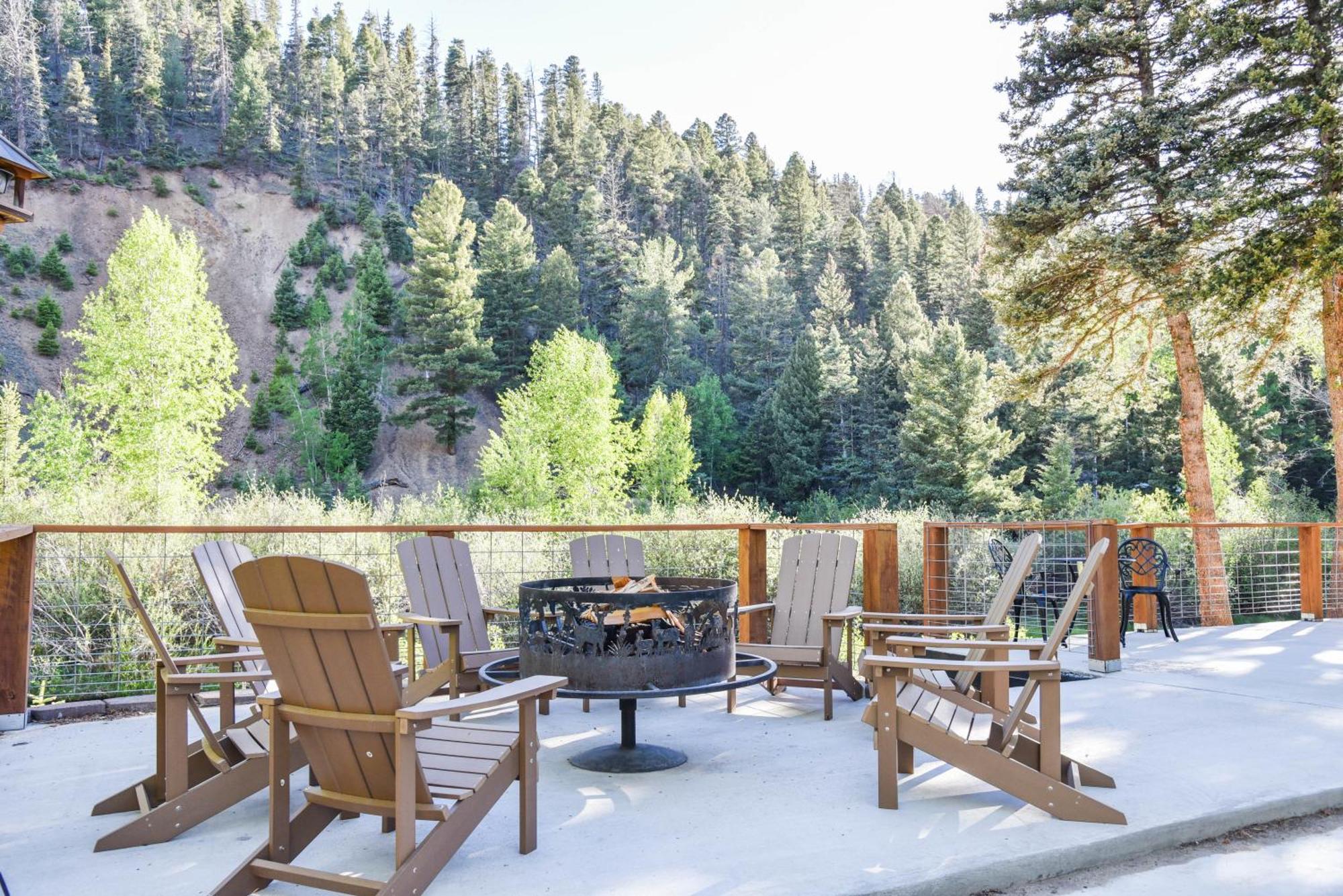 River Lyric Lodge - Formerly Double Dog Red River Εξωτερικό φωτογραφία